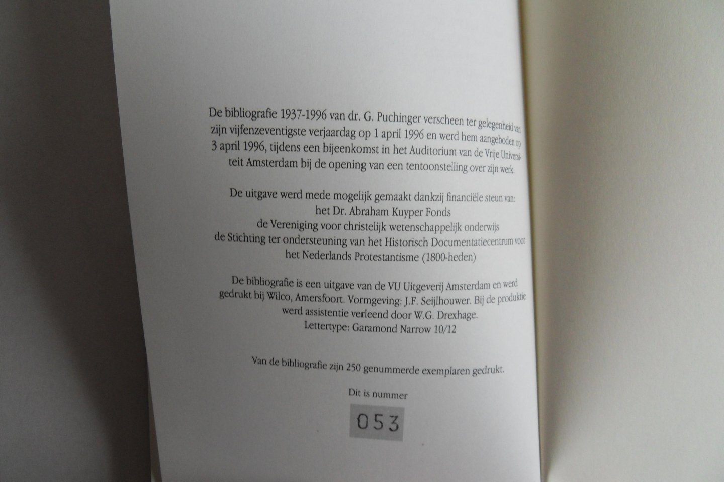 Bruijn, J. de (inleiding); Harinck, G. (toelichting op de bibliografie). - Bibliografie van dr. G. Puchinger 1937 - 1996. [ Genummerd ex. 053 / 250 ].