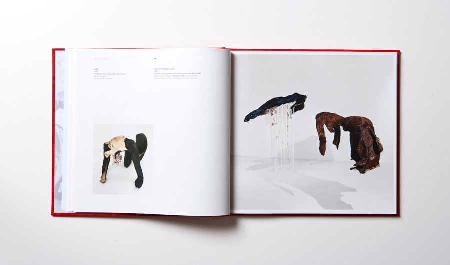 Kerkham Simbao, Ruth ; David Stuart Elliott ; Gabrielle Guy (design) ; Nandipha Mntambo - Nandipha Mntambo : Standard Bank young artist award 2011