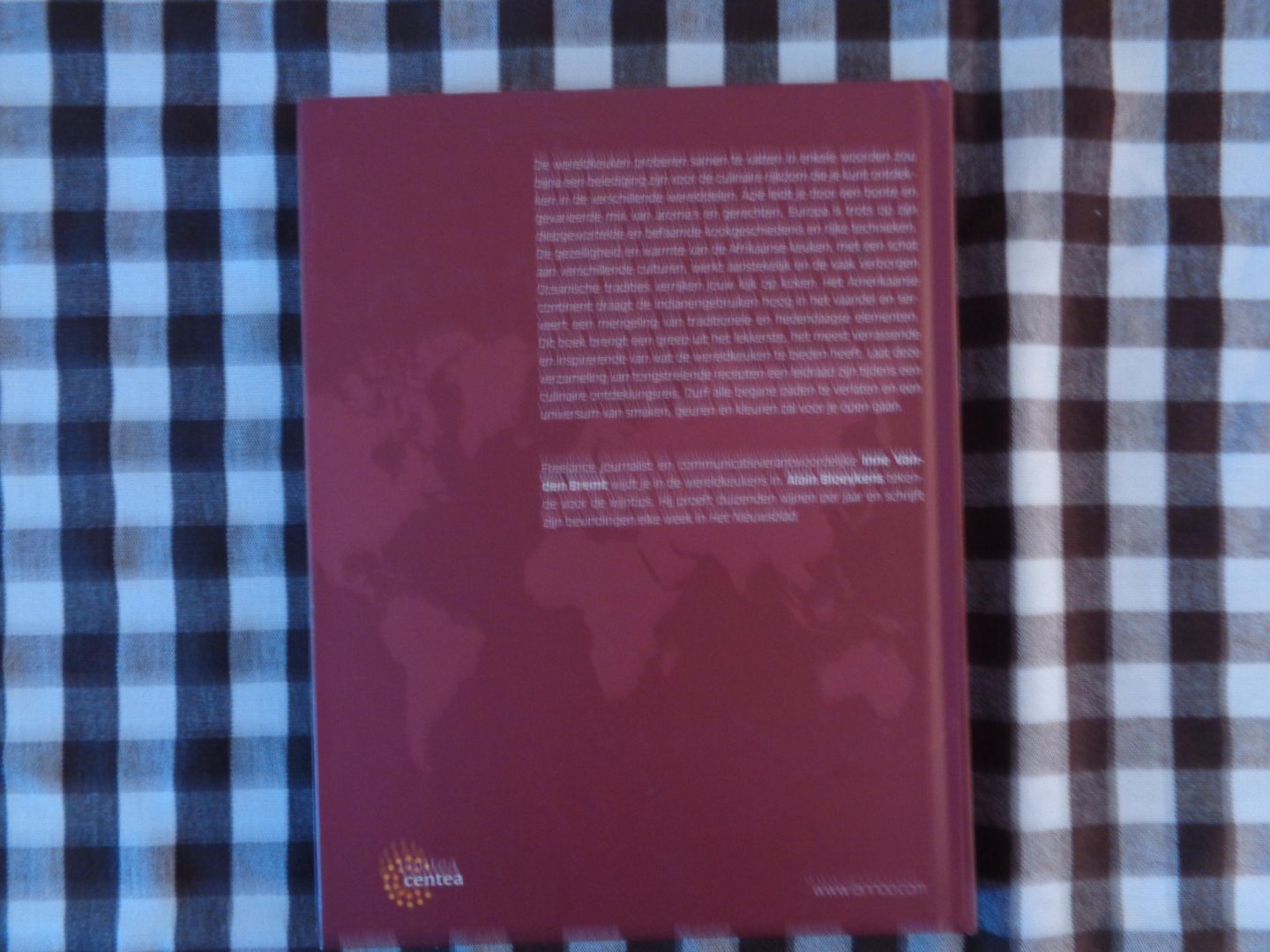Bloeykens, Alain, Bremt, Inne Vanden - De wereld rond in 80 gerechten en wijnen