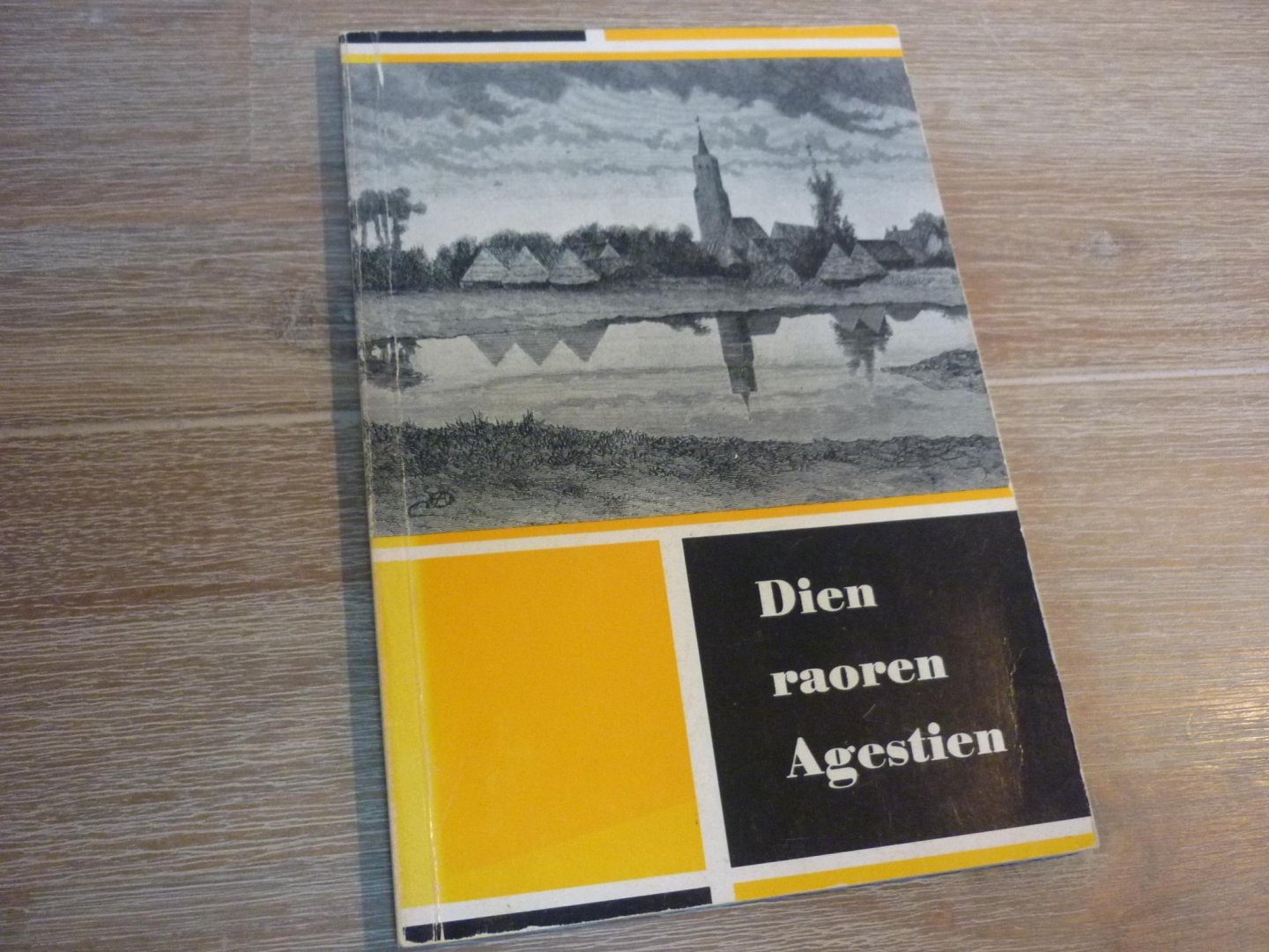 Kousemaeker, Jan - Dien raoren Agestien; Dorpsverhaal West-Zuid-Beveland in streektaal / dialect