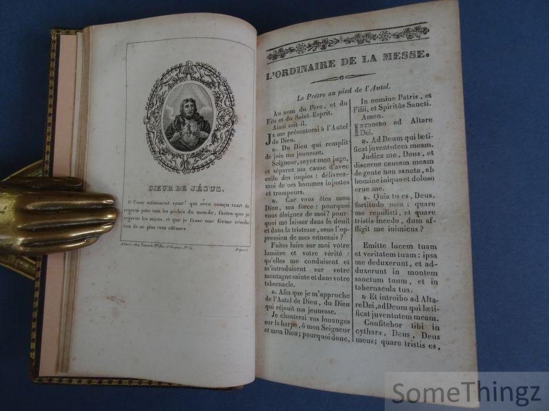 Anon. - Heures nouvelles, ou eucologe, contenant l'office des dimanches et fêtes de toute l'année, en latin et en français, avec des instructions.