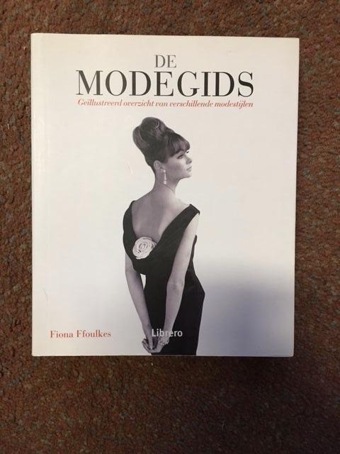 Ffoulkes, Fiona - De Modegids; Geillustreerd Overzicht Van Verschillende Modestijlen