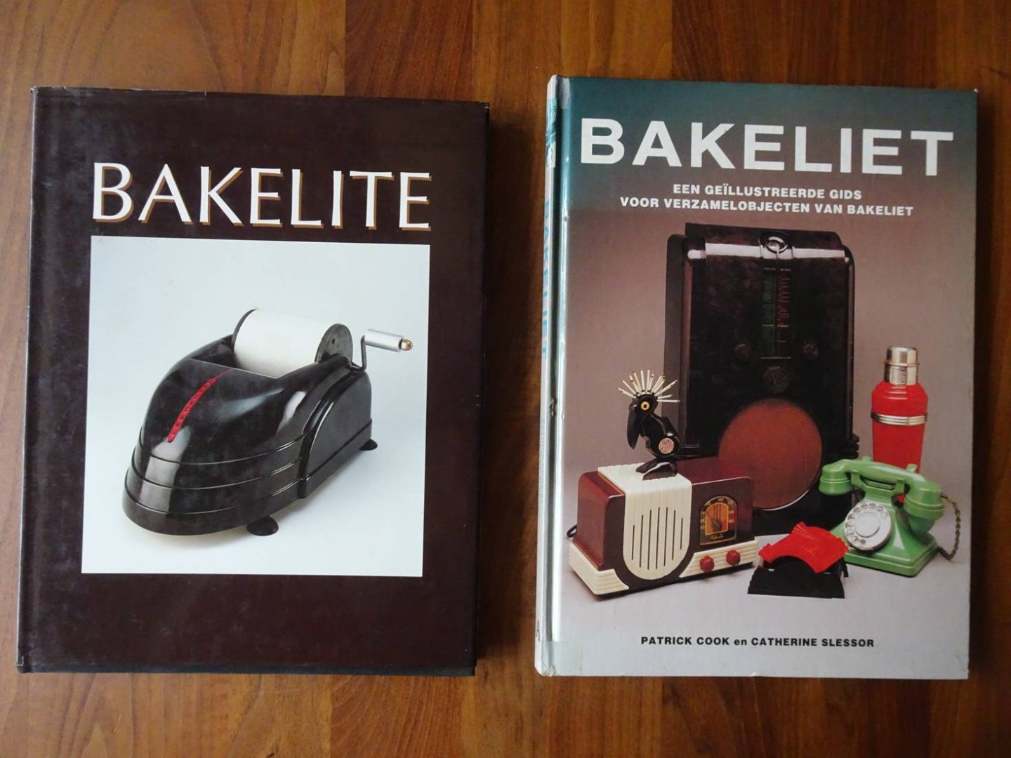 Perrée, Rob, Patrick Cook & Catherine Slessor. - Bakelite. The material of a thousand uses. Based on the Becht Collection/ Bakeliet. Een geïllustreerde gids voor verzamelobjecten van bakeliet. 2 titles.