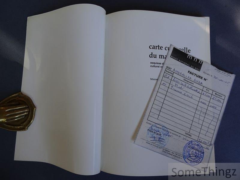 Mali. Ministère de la Culture, préface Amadou Toumani Touré. - Carte culturelle du Mali: esquisse d'un inventaire du patrimoine culturel national.
