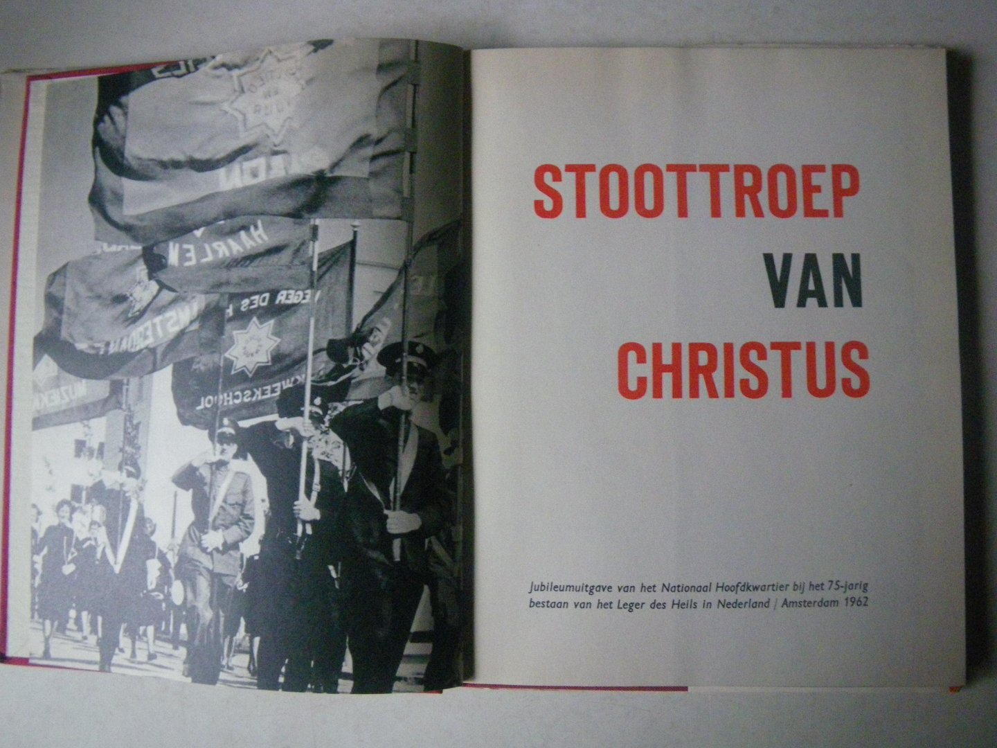 Emile van Moerkerken, A. Verburg, Victor Meeussen ea - Stoottroep van Christus. Jubileumuitgave van het Nationaal Hoofdkwartier bij het 75-jarig bestaan van het Leger des Heils in Nederland