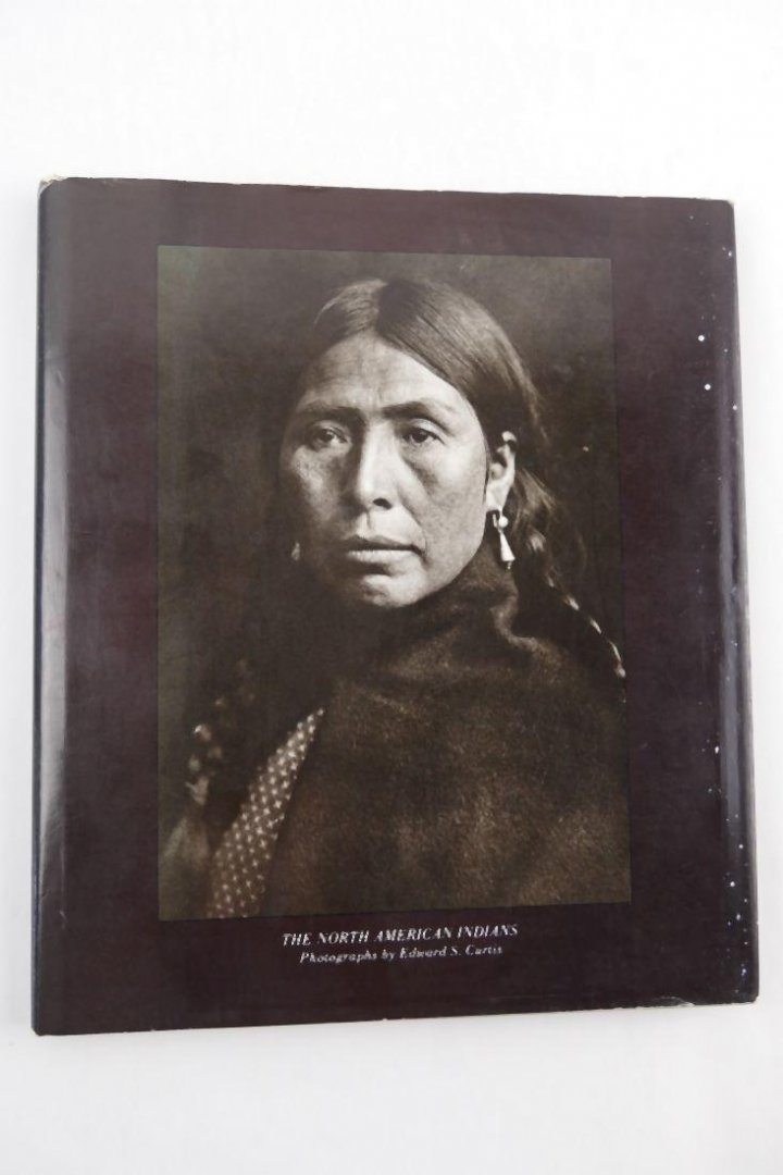 Curtis, Edward S. - The North American Indians. A selection of photographs by Edward S. Curtis. (4 foto's)