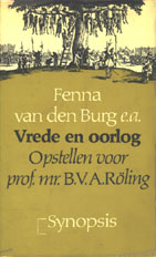 BURG, FENNA VAN DEN (REDACTIE) - Vrede en oorlog. Opstellen voor prof.mr. B.V.A. Röling. Nieuwe ontwikkelingen in de polemologie.
