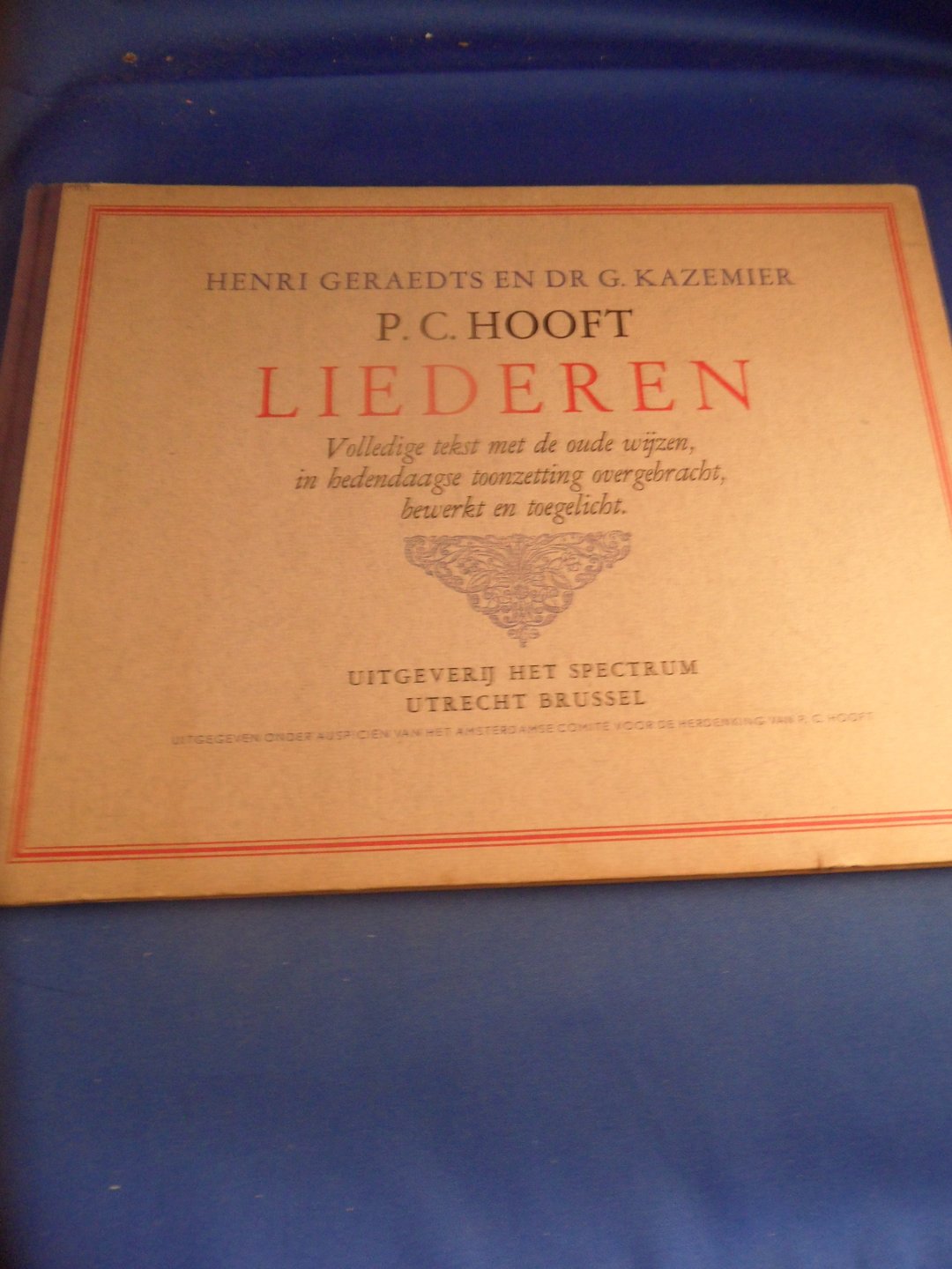 Hooft, P.C. - Liederen. Volledige tekst met de oude wijzen, in hedendaagse toonzetting overgebracht, bewerkt en toegelicht