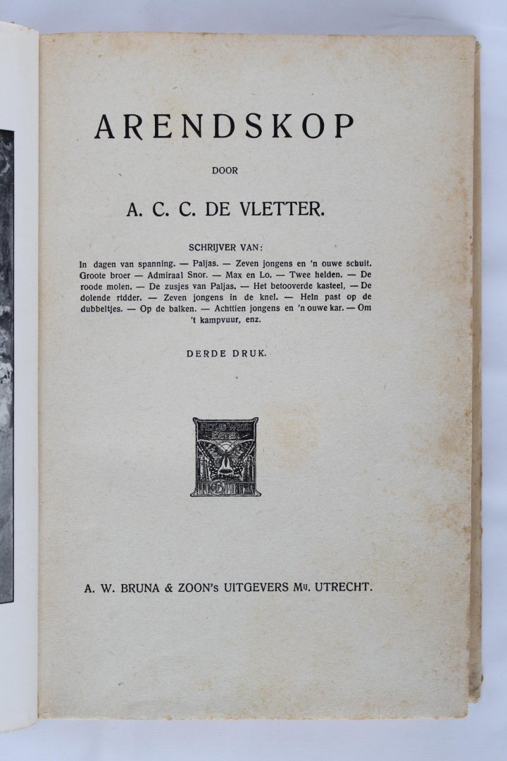 Vletter, A.C.C. de - Arendskop (2 foto's)