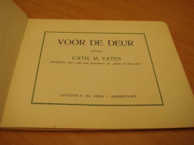 Yates, Catharine M - Voor de deur