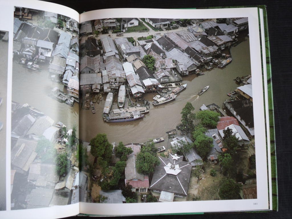 Atmowiloto, Arswendo - Indonesia from the air