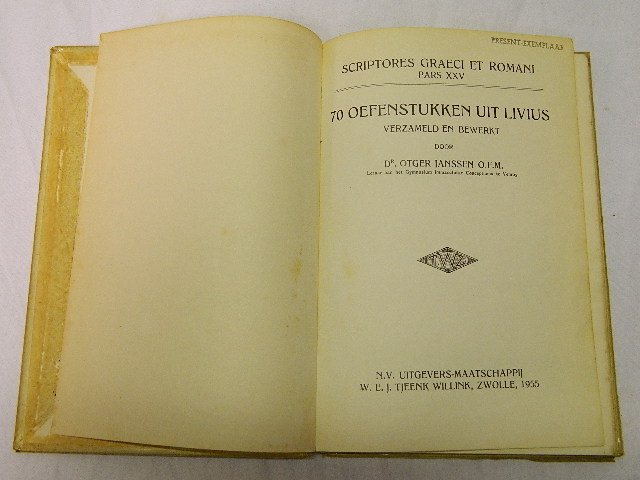 Janssen, Dr. Otger (verzameld + bewerkt) - 70 oefenstukken uit Livius -  Present-exemplaar (2 foto's)
