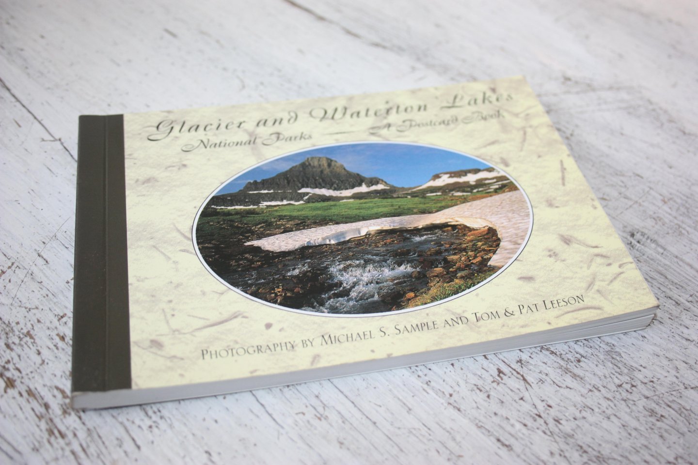 Sample, Michael S. en Leeson, Tom & Pat (foto's) - GLACIER AND WATERTON LAKES National Parks / A Postcard Book