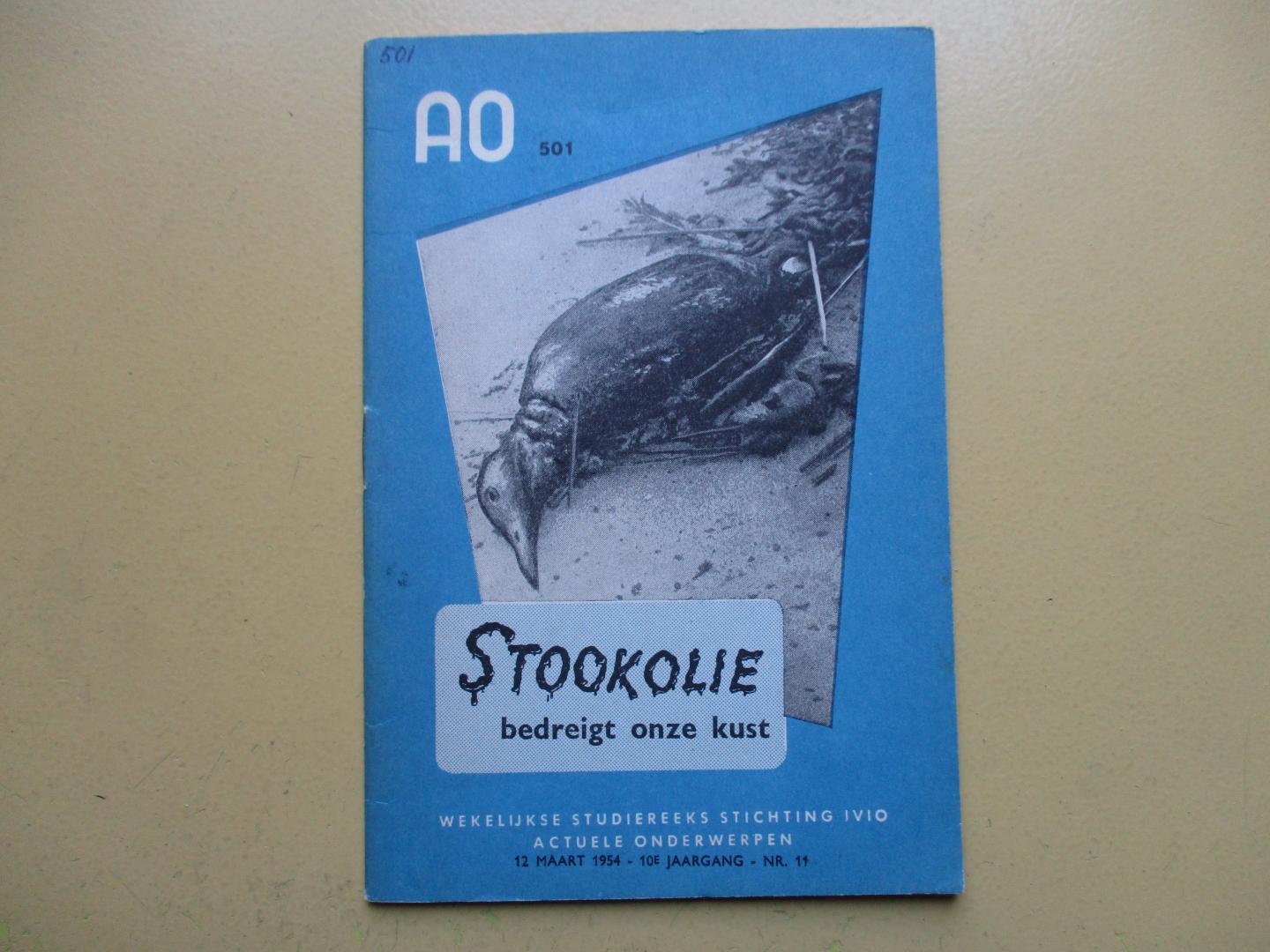 Vries, Theo - Stookolie bedreigt onze kust.  AO 501