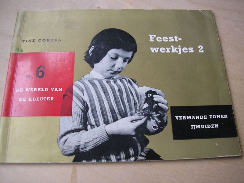 Cortel, Tine   en Lies Maes (fotos) en Ad Pieters (illustr) - Feestwerkjes 2 (Van Dierendag tot Driekoningen): De wereld van de kleuter 6,