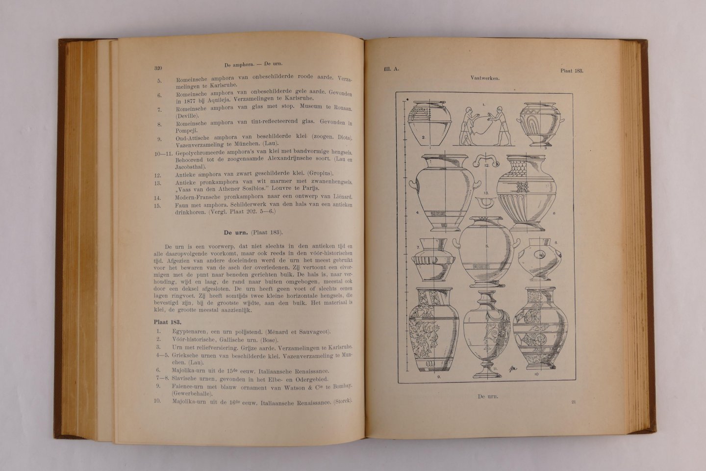 Berden, J.W.H. - Fr. S. Meyer's handboek der ornamentiek. Systematisch gerangschikt ten gebruike voor teekenaars, architecten, teekenscholen, werkplaatsen en voor algemeene studie. (6 foto's)