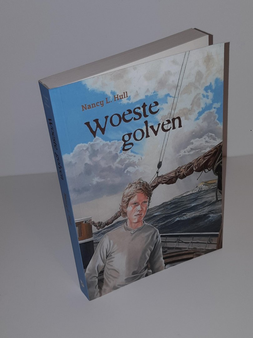 Hull, Nancy L. - Woeste golven