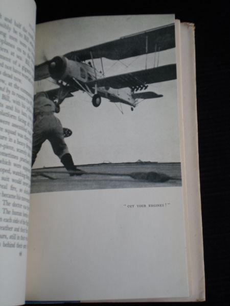 Ommanney, J.D. - Flat-Top, The story of an escort carrier [vliegkampschip]