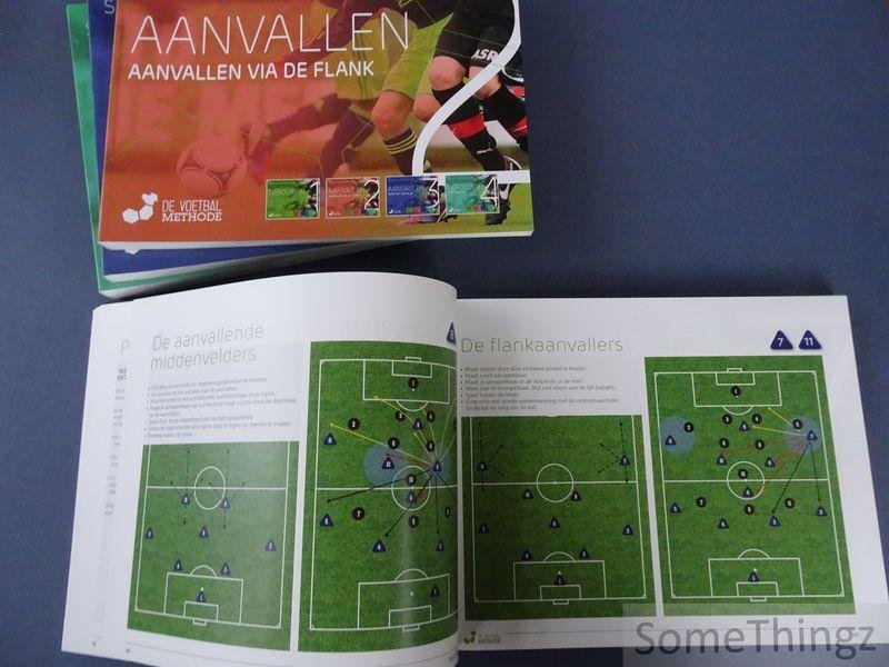 Henk Mariman. - Speelwijzetraining. Deel 1: Opbouwen. Deel 2: Aanvallen via de flank. Deel 3: Aanvallen door het centrum. Deel 4: Verdedigen. Omschakelen.