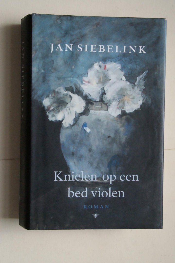 Jan Siebelink - KNIELEN OP EEN BED VIOLEN  gebonden uitgave