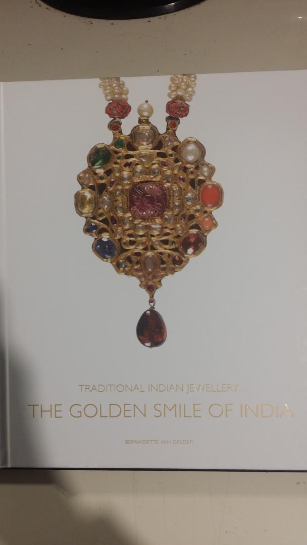 Gelder, Bernadette van - Traditional Indian Jewellery 2 vols: The Golden Smile of India | Beautiful People.