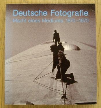 HONNEF, KLAUS U.A. - Deutsche Fotografie. Macht eines Mediums 1870-1970. Herausgegeben von der Kunst- und Ausstellungshalle der Bundesrepublik Deutschland in Zusammenarbeit mit Klaus Honnef, Rolf Sachsse und Karin Thomas.