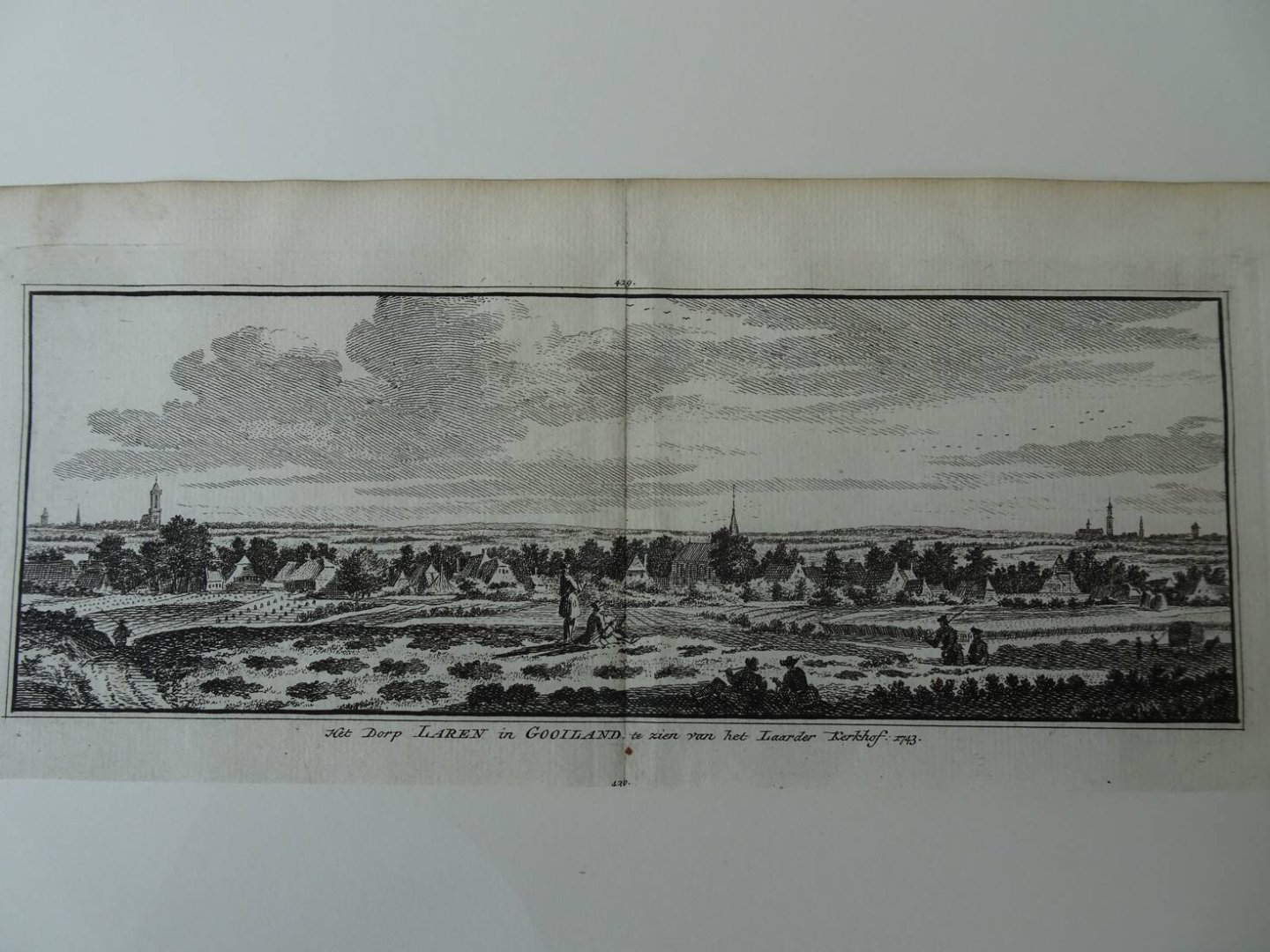 Laren. - Het Dorp Laren in Gooiland te zien van het Laarder Kerkhof, 1743.
