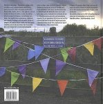 Njiokiktjien , Ilvy . & Sabeth Snijders . [ ISBN 9789053308479 ] 1718 - Slagroomtaart en Slingers . ( Nederland in 100 verjaardagen . ) Nederland en verjaardagen... Slagroomtaart en slingers, koffie, véél koffie en taart, en daarna opruimen en dan borrels met porties worst en kaas, chips, bitterballen... -