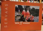 SERVAAS [Servaas Schoone- Alkmaar, 19 oktober 1950 - 11 maart 2001]. Samengesteld door Wessel en Gerard Schoone - 'Ben ff vissen'. Catalogus van de Servaas-overzichtstentoonstelling in pop-up museum Expoost in Hoorn, juli-september 2021