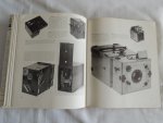 Michael Auer M. -  TRANSLATED AND ADAPTED BY D. B. TUBBS. - The illustrated history of the camera : from 1839 to the present - 70 colour 535 black and white illustrations