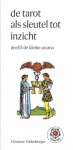 Oldenburger , Eleonora . [ ISBN 9789020207217 ] 4710 - 166 ) De Tarot als Sleutel tot Inzicht cht. ( Deel Il : De Kleine Arcana. ) De tarot is een kaartspel vol symboliek, die vooral een beroep doet op onze beeldende, intuïtieve kant. Het kan helpen licht te brengen in ondoorzichtige situaties (orakel) -