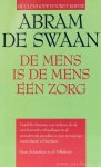 SWAAN, A. DE - De mens is de mens een zorg. Opstellen 1971-1981.