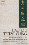 LAU-TSE, LAO ZI - Lao-Tzu Te-Tao Ching. A new translation on the recently discovered Ma-wang-tui texts. Translated, with an intoduction and commentary by Robert G. Henricks.