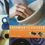 Quinn, Anthony - Keramiektechnieken, een complete gids voor het ontwerpen en maken van sier- en gebruiksaarde Quinn, Anthony - Keramiektechnieken, een complete gids voor het ontwerpen en maken van sier- en gebruiksaarde