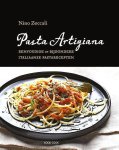 Zoccali , Nino . [ ISBN 9789461430755 ] 2919 - Pasta Artigiana . ( Eenvoudige en bijzondere Italiaanse pastarecepten . ) Pasta Artigiana: het mooiste & lekkerste pastaboek!  Niets is Italiaanser dan pasta. Met 'Pasta Artigiana' maak je kennis met een verzameling aan regionale Italiaanse -