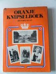 Kaan, Richard - Oranje knipselboek. Met los kranteknipsel