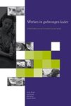 Menger, Anneke& Krechting, Lous& Jacqueline Bosker - Werken in gedwongen kader