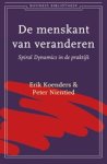 Erik Koenders ; Peter Nientied - De menskant van veranderen