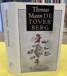 MANN, THOMAS. - De Toverberg. Roman. Vertaling Pé Hawinkels.