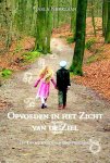 Kerklaan , Carla . [ ISBN 9789077677599 ] 1018 - Opvoeden in het Zicht van de Ziel . ( De twaalf paden van ontwikkeling . )  Elk kind heeft een eigen oorspronkelijke zielenkwaliteit en verwerft in de loop van zijn ontwikkeling een passende vorm, een persoonlijkheid, waarmee deze zielenkwaliteit -