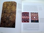  - MAYA TEXTILES - mirrors of a worldview - 'With Their Hands and Their Eyes' - uitg. Etnografisch Museum Antwerpen, 176 blz.