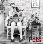 Packer , Sue . [ ISBN 9781904587033 ] 3719 - Pets . ( These wonderful photographs look at the touching and devoted relationship between pets and their owners. It is fascinating and heart-warming collection- the perfect gift book for every pet owner and for anyone who loves animals.