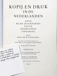 HELLINGA, Wytze Gerbens - Kopij en druk in de Nederlanden. Atlas bij de geschiedenis van de Nederlandse typografie. Met twee inleidende studies van Prof. Mr. H. de la Fontaine Verwey en Prof. Dr. G.W. Ovink.