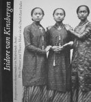 THEUNS-DE BOER, Gerda & Saskia ASSER (WITH CONTRIBUTION BY Steven WACHLIN) - Isidore van Kinsbergen (1821-1905) Fotopionier en theatermaker in Nederlands-Indië / Photo Pioneer and Theatre Maker in the Dutch East Indies