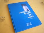 Kornet-van Duyvenboden, Sandra (red.). - Vuurbaak dooft het licht. Geschiedenis van een eeuw rederijvereniging.