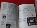 div. (betreft Harry Mulisch ) - De onderkant van het tapijt Harry Mulisch en zijn oeuvre, 1952-1992 / GESIGNEERD door Mulisch
