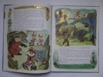 Disney, Walt. - Walt Disney's Pinocchio. De avonturen van Pinocchio met tekeningen van Walt Disney naar de gelijknamige film en naar het verhaal van Collodi. Een gouden "Margriet" boek.