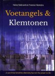 Siebrand, Heine / Hiemstra, Yvonne - Voetangels & Klemtonen. A word that breathes distinctly has not the power to die. Gesigneerd door de auteurs