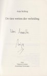 Sicking (Den Haag, 1965), Anja - De tien wetten der verleiding -  1977 Den Haag. Het Bartimeus College is een goed aangeschreven middelbare school, zoals er zoveel zijn in Nederland. De leerlingen krijgen er voorbereidend wetenschappelijk onderwijs, doen tegen hun zin mee met gym.