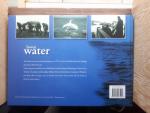 Loo, I.M. van - Boven water / De watersnoodramp van 1953 in Oost-Zuid-Beveland in woord en beeld